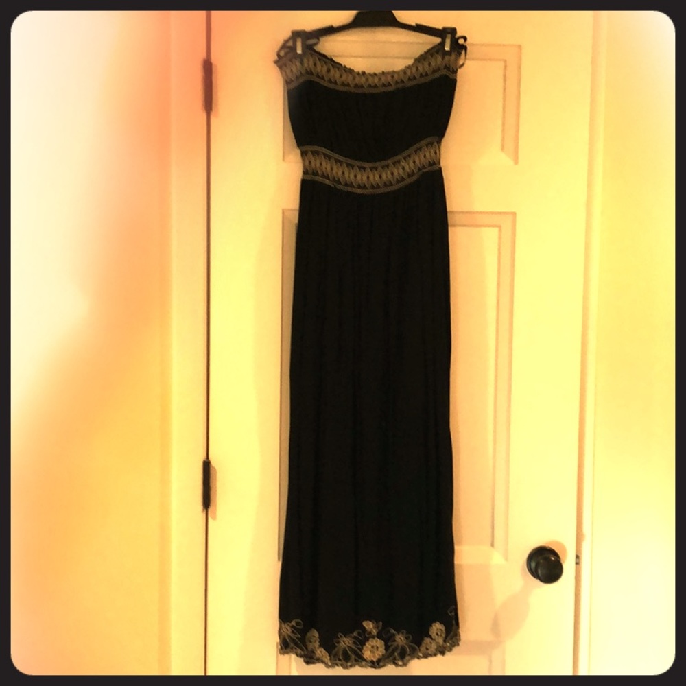 Black mid-calf//strapless maxi dress